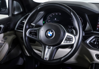 Подержанный автомобиль BMW X7 2019 года (15 фото)