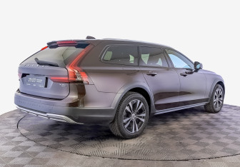Подержанный автомобиль Volvo V90 Cross Country 2021 года (5 фото)