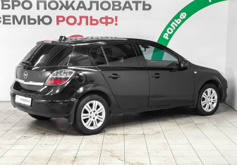 Подержанный автомобиль Opel Astra Hatchback 2010 года (4 фото)