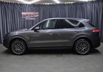 Подержанный автомобиль Porsche Cayenne 2019 года (8 фото)