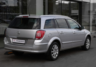 Подержанный автомобиль Opel Astra Wagon 2013 года (5 фото)