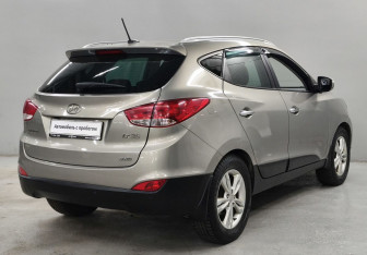 Подержанный автомобиль Hyundai ix35 2011 года (5 фото)