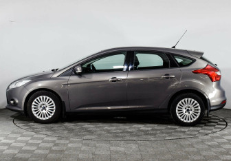 Подержанный автомобиль Ford Focus Hatchback 2014 года (3 фото)