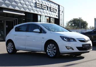 Подержанный автомобиль Opel Astra Hatchback 2010 года (3 фото)