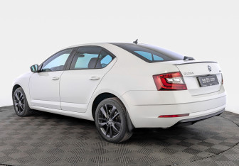 Подержанный автомобиль Skoda Octavia Liftback 2019 года (7 фото)