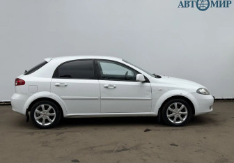 Подержанный автомобиль Chevrolet Lacetti Hatchback 2012 года (4 фото)