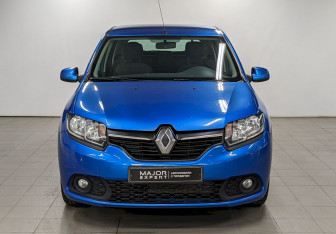 Подержанный автомобиль Renault Sandero 2015 года (2 фото)