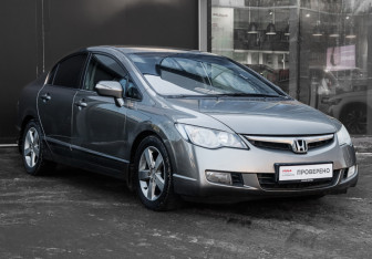 Подержанный автомобиль Honda Civic Sedan 2008 года (3 фото)