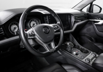 Подержанный автомобиль Volkswagen Touareg 2019 года (14 фото)