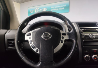 Подержанный автомобиль Nissan X-Trail 2007 года (15 фото)