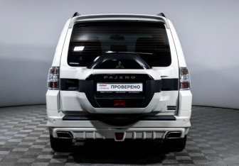 Подержанный автомобиль Mitsubishi Pajero 2019 года (6 фото)