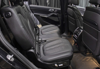 Подержанный автомобиль BMW X7 2019 года (14 фото)