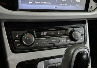 Подержанный автомобиль Geely Atlas 2018 года (21 фото)