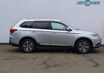 Подержанный автомобиль Mitsubishi Outlander 2018 года (4 фото)