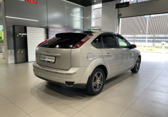 Подержанный автомобиль Ford Focus Hatchback 2007 года (4 фото)
