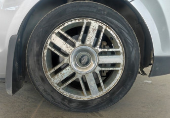 Подержанный автомобиль Ford Focus Sedan 2006 года (18 фото)