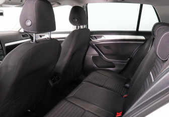 Подержанный автомобиль Volkswagen Golf Hatchback 2014 года (9 фото)