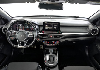 Подержанный автомобиль Kia Cerato Sedan 2022 года (14 фото)