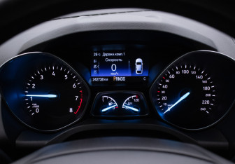 Подержанный автомобиль Ford Kuga 2018 года (12 фото)