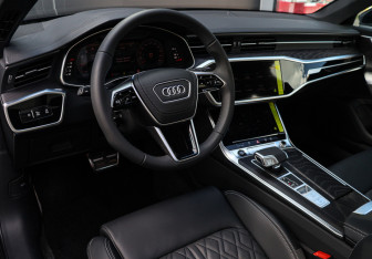 Подержанный автомобиль Audi A6 Sedan 2025 года (16 фото)
