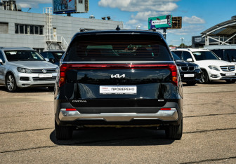 Подержанный автомобиль Kia Carnival 2024 года (6 фото)
