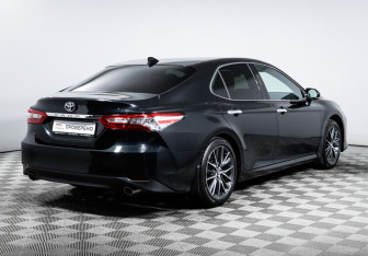 Подержанный автомобиль Toyota Camry Sedan 2023 года (5 фото)