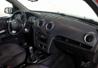 Подержанный автомобиль Ford Fusion 2008 года (7 фото)