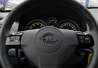Подержанный автомобиль Opel Astra Sedan 2012 года (14 фото)