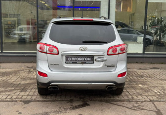 Подержанный автомобиль Hyundai Santa Fe 2012 года (7 фото)