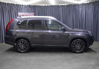 Подержанный автомобиль Nissan X-Trail 2011 года (4 фото)