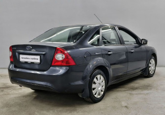 Подержанный автомобиль Ford Focus Sedan 2010 года (5 фото)