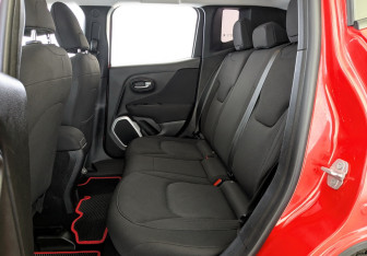 Подержанный автомобиль Jeep Renegade 2018 года (10 фото)