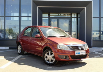 Подержанный автомобиль Renault Logan Sedan 2013 года (3 фото)
