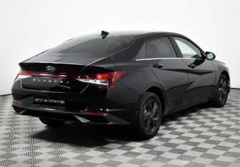 Подержанный автомобиль Hyundai Elantra Sedan 2021 года (5 фото)