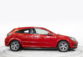 Подержанный автомобиль Opel Astra Hatchback 2008 года (3 фото)