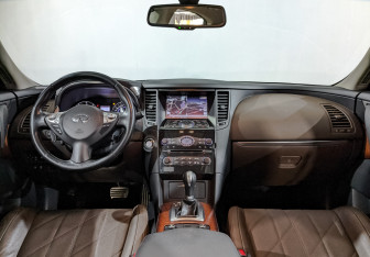 Подержанный автомобиль Infiniti QX70 2014 года (14 фото)