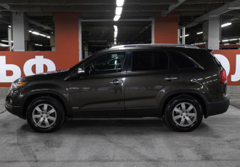 Подержанный автомобиль Kia Sorento 2012 года (8 фото)