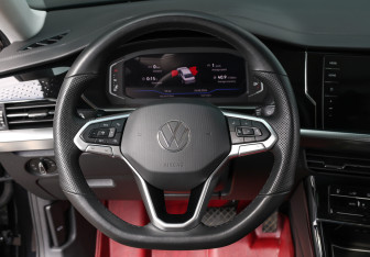 Подержанный автомобиль Volkswagen Passat Sedan 2021 года (18 фото)