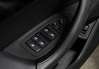 Подержанный автомобиль BMW X1 2018 года (24 фото)