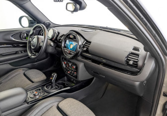 Подержанный автомобиль MINI Clubman Wagon 2019 года (11 фото)