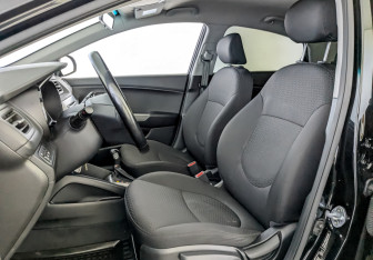 Подержанный автомобиль Kia Rio Sedan 2017 года (20 фото)