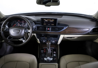 Подержанный автомобиль Audi A6 Sedan 2016 года (12 фото)