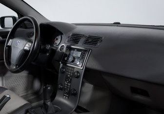 Подержанный автомобиль Volvo V50 2004 года (9 фото)