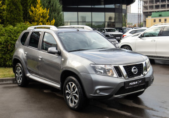 Подержанный автомобиль Nissan Terrano 2015 года (2 фото)