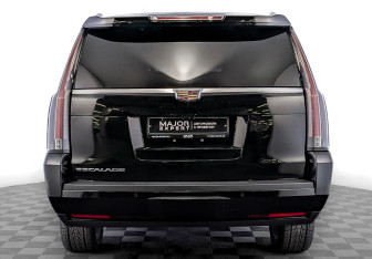 Подержанный автомобиль Cadillac Escalade Suv 2018 года (6 фото)