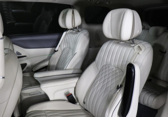 Подержанный автомобиль Voyah Dream 2023 года (12 фото)