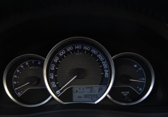 Подержанный автомобиль Toyota Auris Hatchback 2014 года (9 фото)