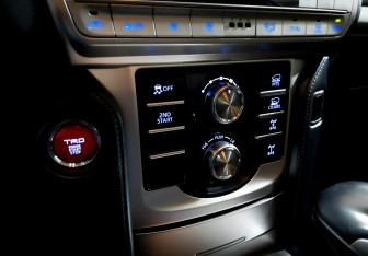 Подержанный автомобиль Toyota Land Cruiser Prado 2019 года (26 фото)