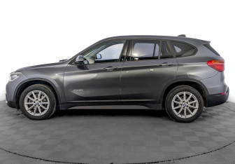 Подержанный автомобиль BMW X1 2016 года (8 фото)