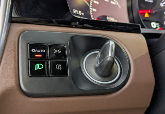 Подержанный автомобиль Porsche Cayenne 2018 года (25 фото)